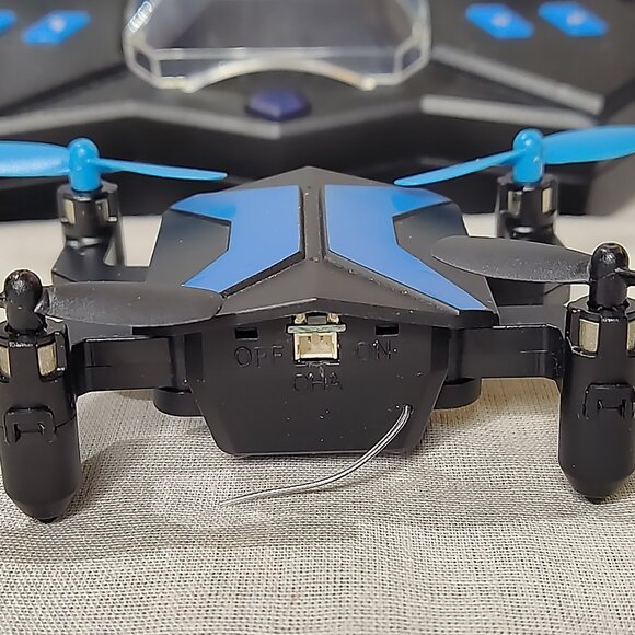 Mini Drone for Kids with 1080P Camera - Foldable FPV Drone 3D Flips - Picture 4 of 7